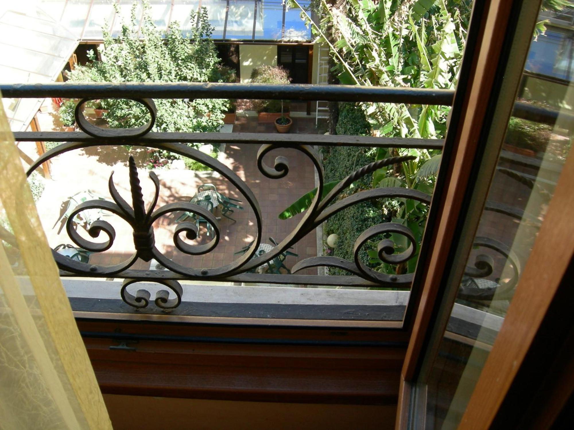 Hotel Select Garden 3*