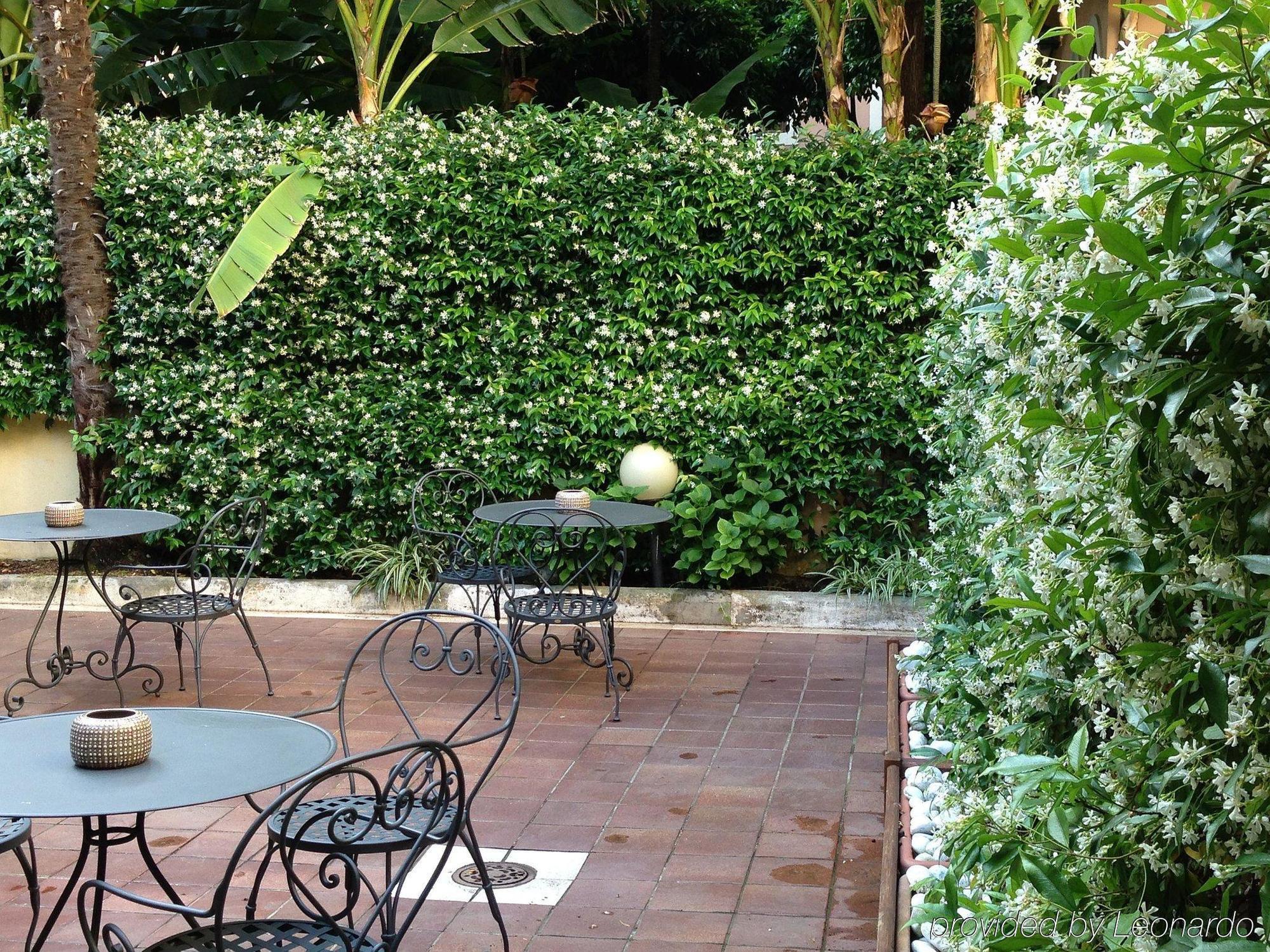 Select Garden Hotel