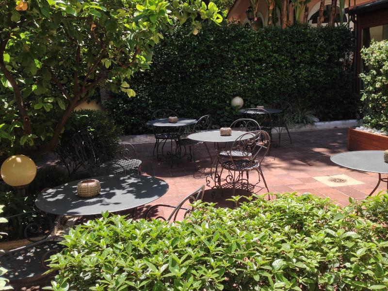 Select Garden 3*