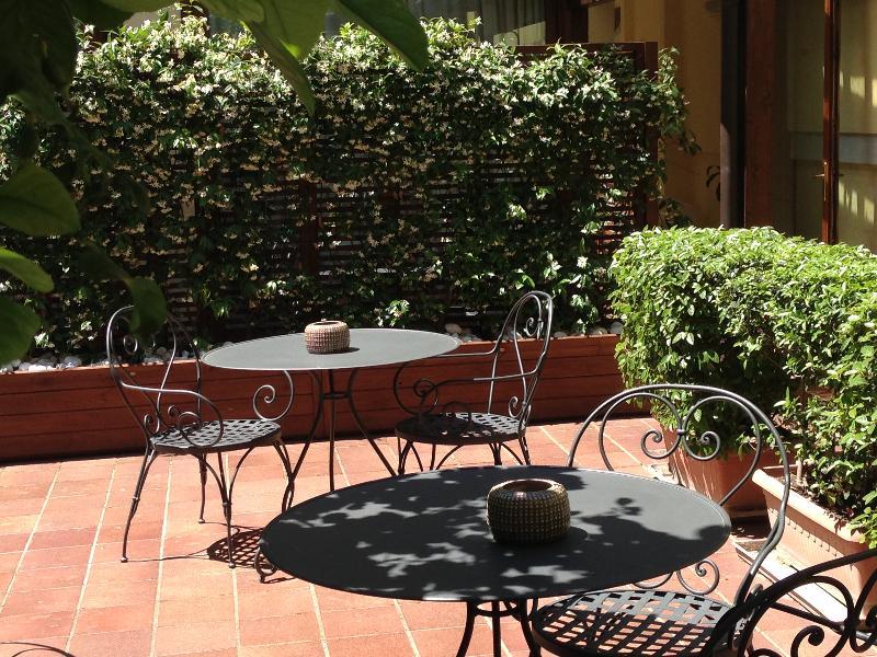 Select Garden Hotel 3*