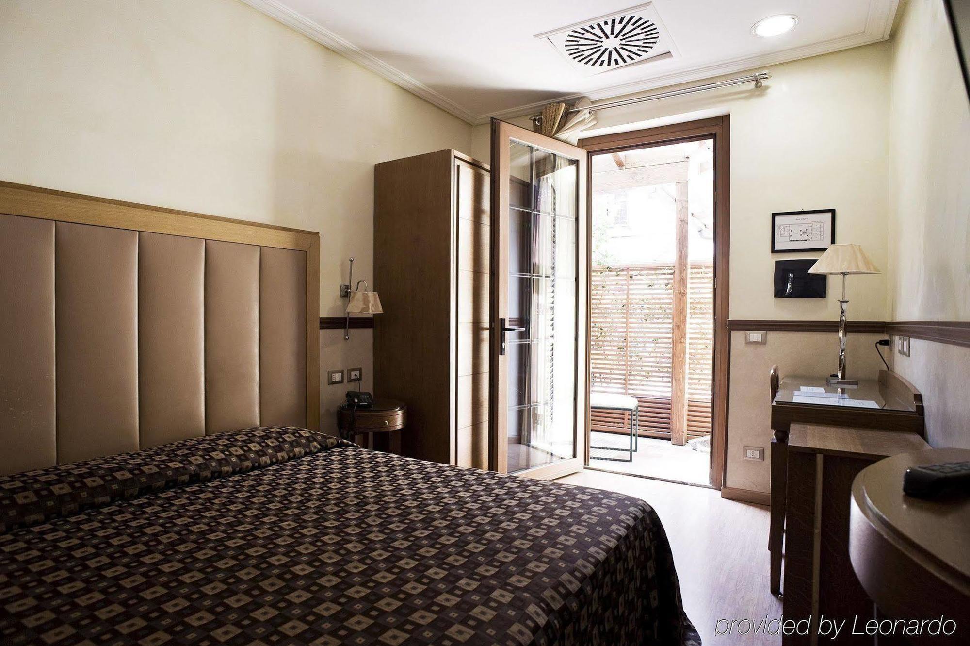 Select Garden Hotel